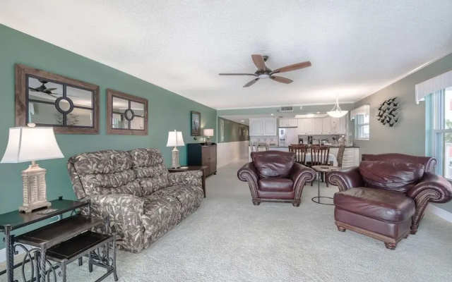 Pointe Condo #201 by Vtrips