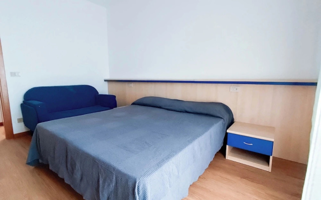 Spacious Apartment With Pool Access