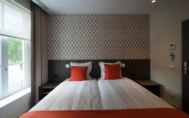 Square Hotel
