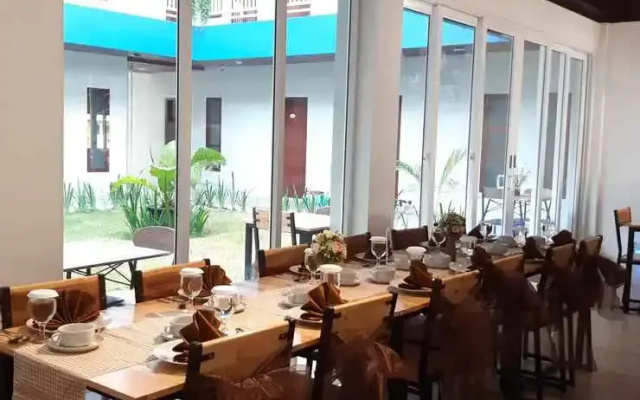 Grand Mahoni Hotel