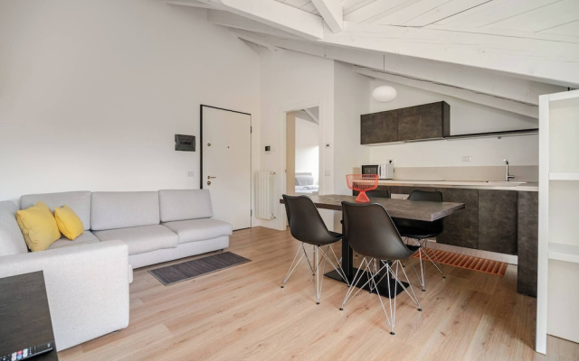 Modern Flat 2 Near the Swiss Border in Viggiù