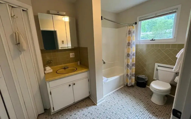Meadowlark Motel with Restaurant & Bar