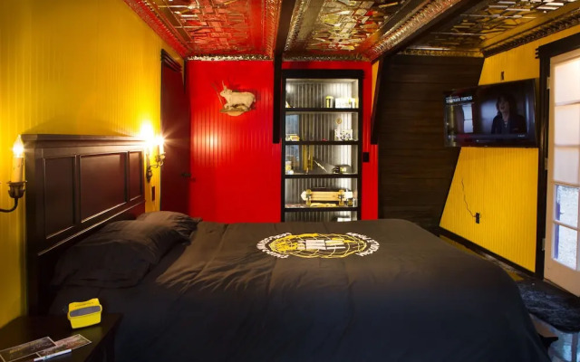 Hicksville Pines Chalets & Motel
