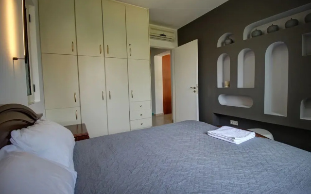 1 Bedroom Apartment on Beach Elias Upper