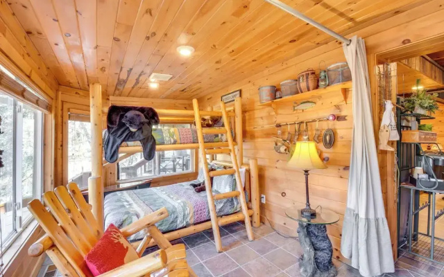 Riverfront Helen Cabin w/ Hot Tub & Deck!