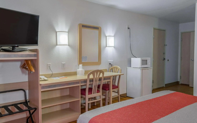 Motel 6 Redmond, OR