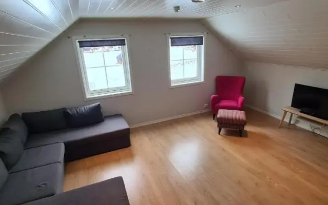 Cheerful 4-bedroom home with fireplace, 1,5km from Flåm center