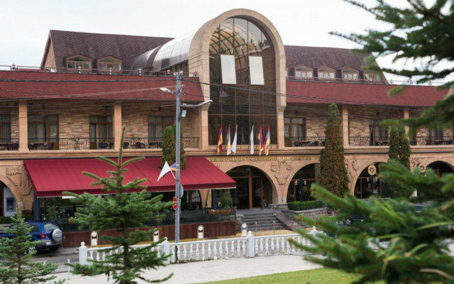 Отель Курортный отель «Кечарис» Армения, Цахкадзор - отзывы, цены и фото номеров - забронировать отель Курортный отель «Кечарис» онлайн вид на фасад