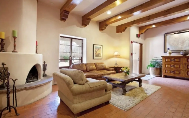 Piñon Court By La Fonda