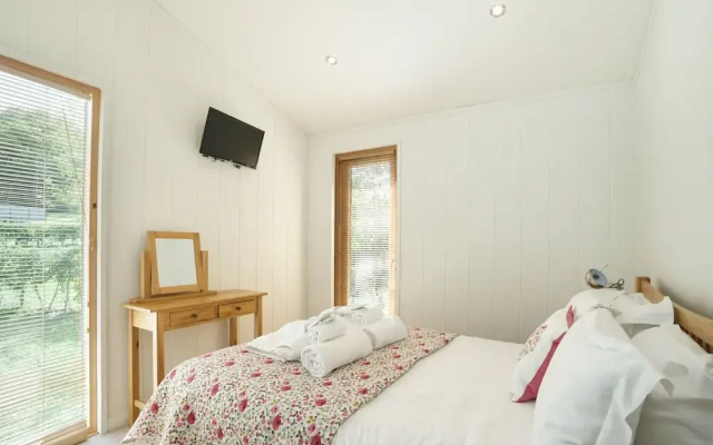 1 Streamside, Looe