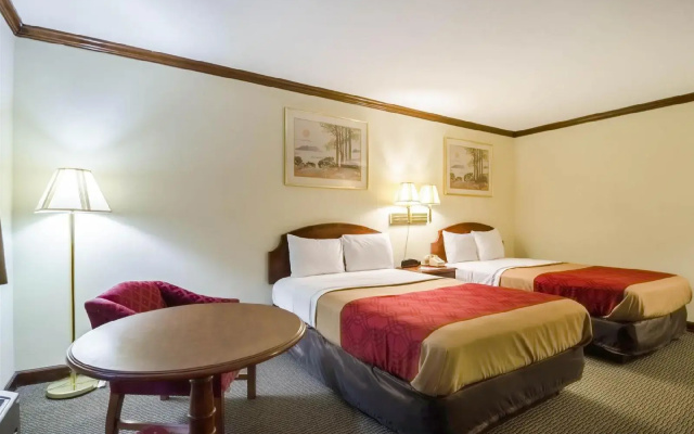 Econo Lodge Colonial