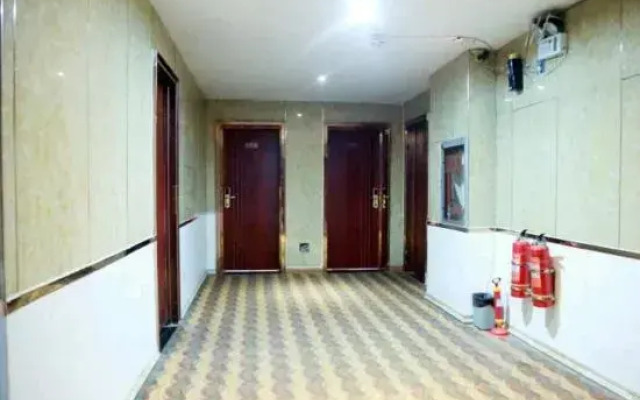 Linquan Qianxi Business Hotel