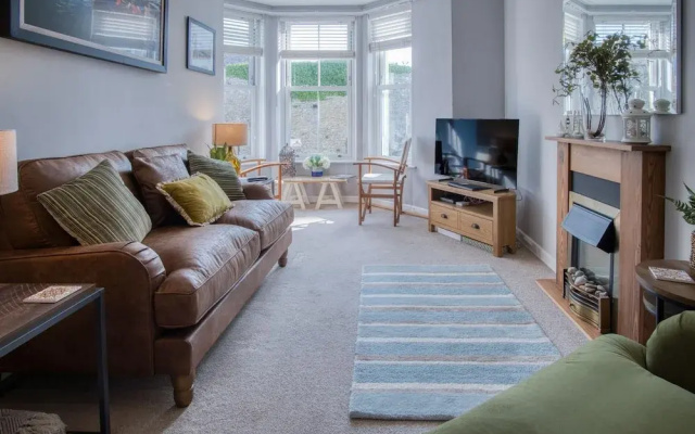Beachcomber Seaside Apartment - 2 Bedroom - Tenby