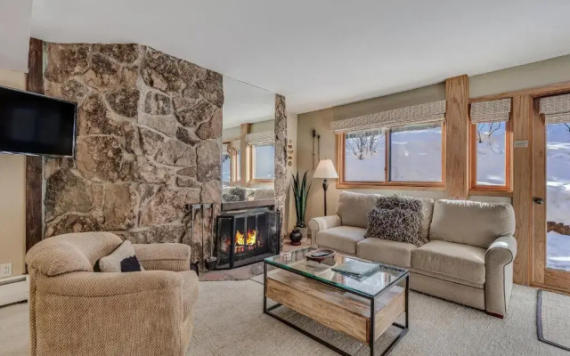 Laurelwood Condominiums 402