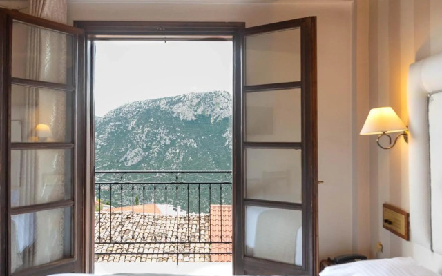 Kouros Hotel