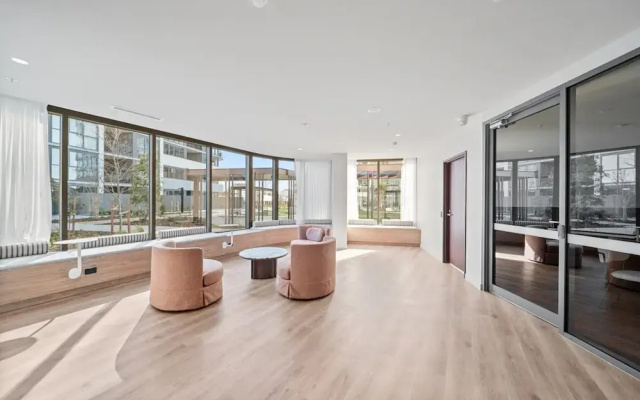 Apartment With Gym and Indoor Pool Access