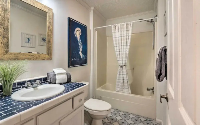 Patio & Gas Grill: Charming Bluffton Escape!