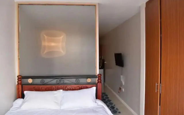 Lux Suites Coral Bells Studio Apartments