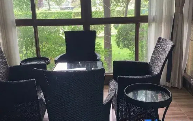 Pujiang Yinglan Hepan Hotel