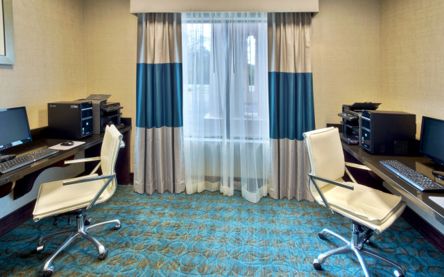 Holiday Inn Express & Suites Oak Ridge by IHG