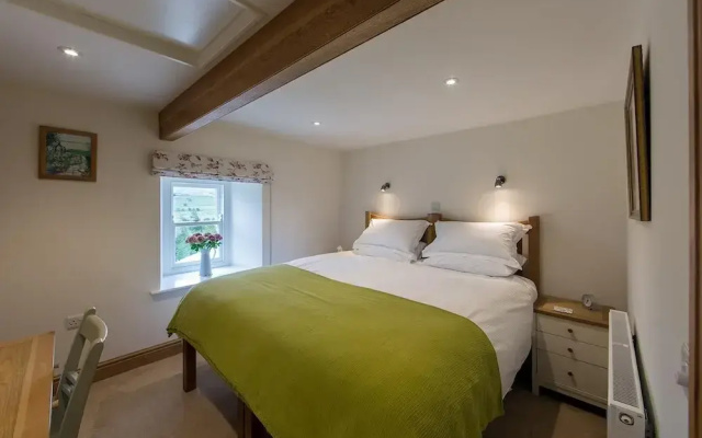 Stunningviews-privacy-hiking-sleeps8-wifi