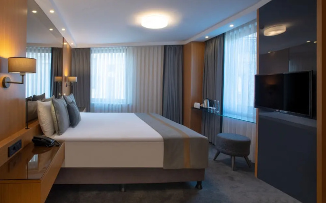 Tan Hotel