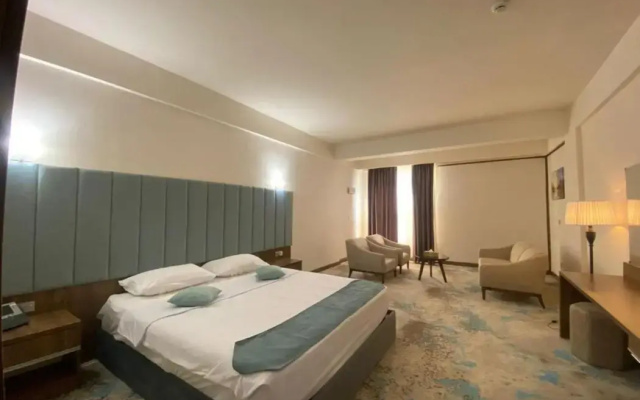 Khawarnaq Palace Hotel