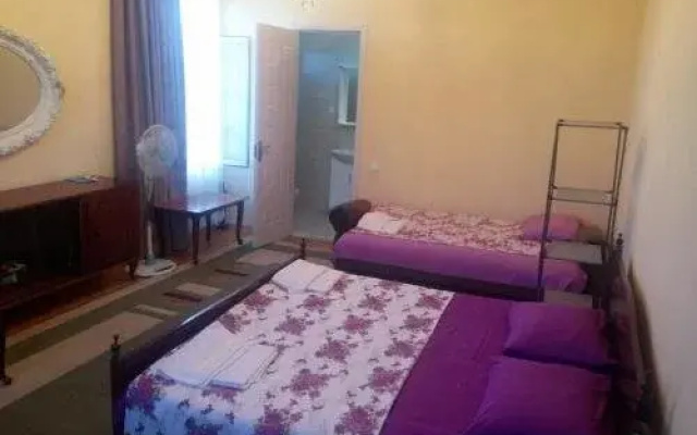 Kemeni Guest House