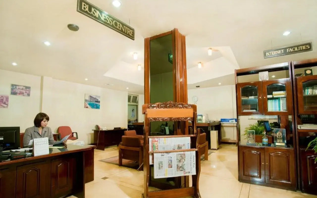 Elmi Hotel