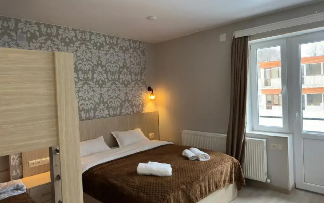 5 Bedrooms House
