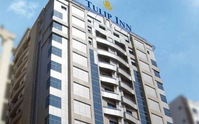 Отель Tulip Inn Sharjah вид на фасад