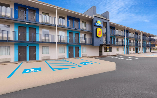 Super 8 By Wyndham Charleston WV