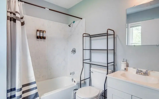 5 Mi to Dtwn: Family-friendly Fayetteville Home!