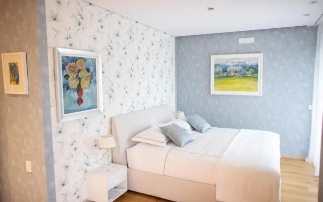 Seven Luxury Suites