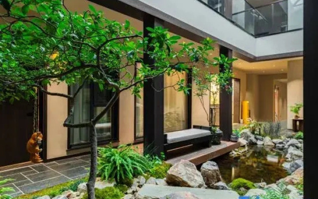 Xunluo Courtyard Hotel (Luoyi Ancient City Branch)