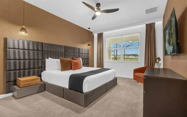 Upstay - Theme Rooms Pool Spa Theatre Arcade
