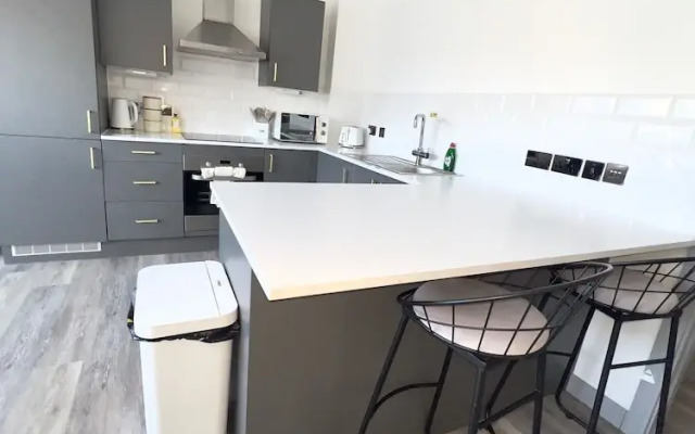 City Centre 1-bed Apartment in Preston With Sky