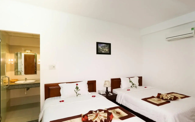 Little Gold Hotel