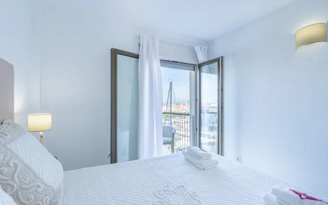 Apartment in Empuriabrava Near Sandy Beach