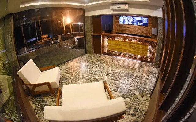 Genus Beach Hotel