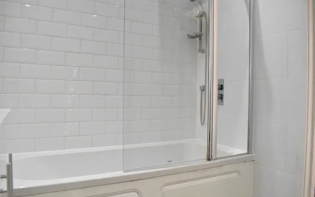 Bright 1 Bedroom Apartment in South London