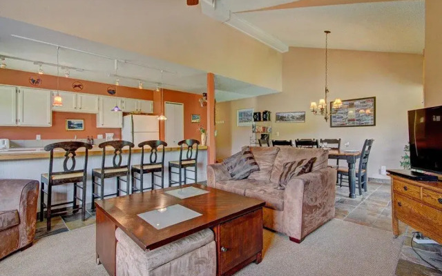 Sawmill 316 2 Br condo by RedAwning