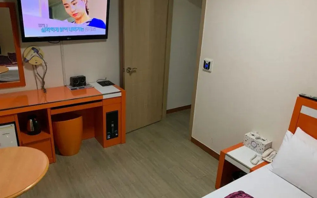 Alma Hotel