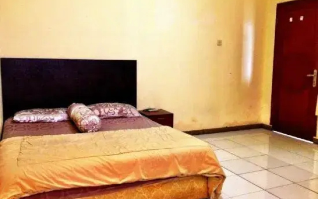 Kemang Place near Lippo Mall Kemang Mitra RedDoorz