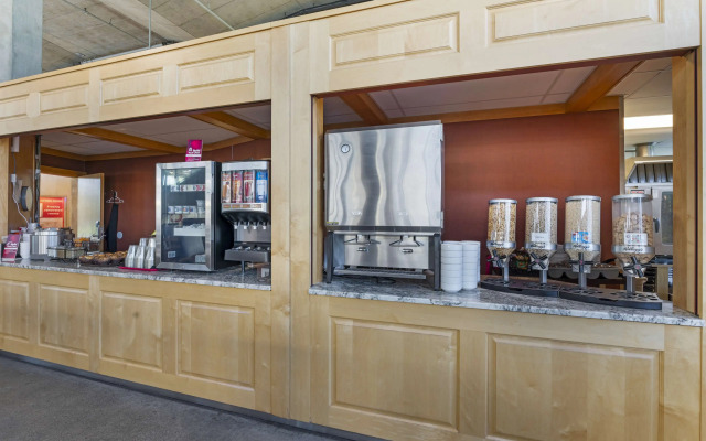 Best Western Plus Kelowna Hotel & Suites