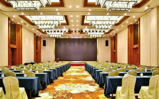 BJG Swan Lake Hot Spring Hotel Yingde