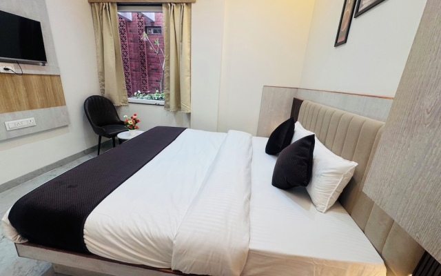 Hotel Purvi By Vilaasitaa Indore