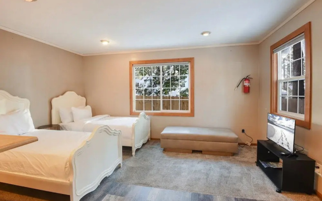 8689 Rainbow Studio