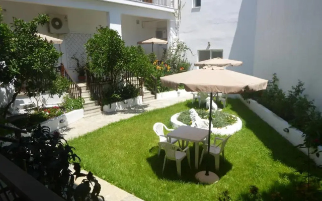 Karafelas Hotel