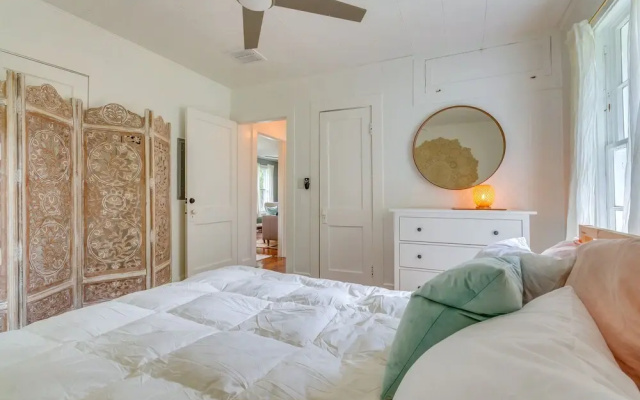 Deck & Grill: Downtown Pensacola Vacation Rental